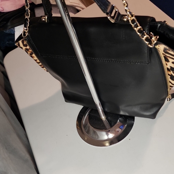 Kate Spade Black and Gold Shoulder Bag with Leopard Zip Opt & Geometric Closure - Picture 8 of 11